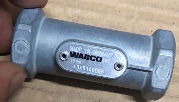 Wabco威伯科4340140000 4340141000 DAF 1505039 Man 88521206006梅赛德斯奔驰0034290744 11017367卡车空气制动系统单向阀止回阀逆止阀
